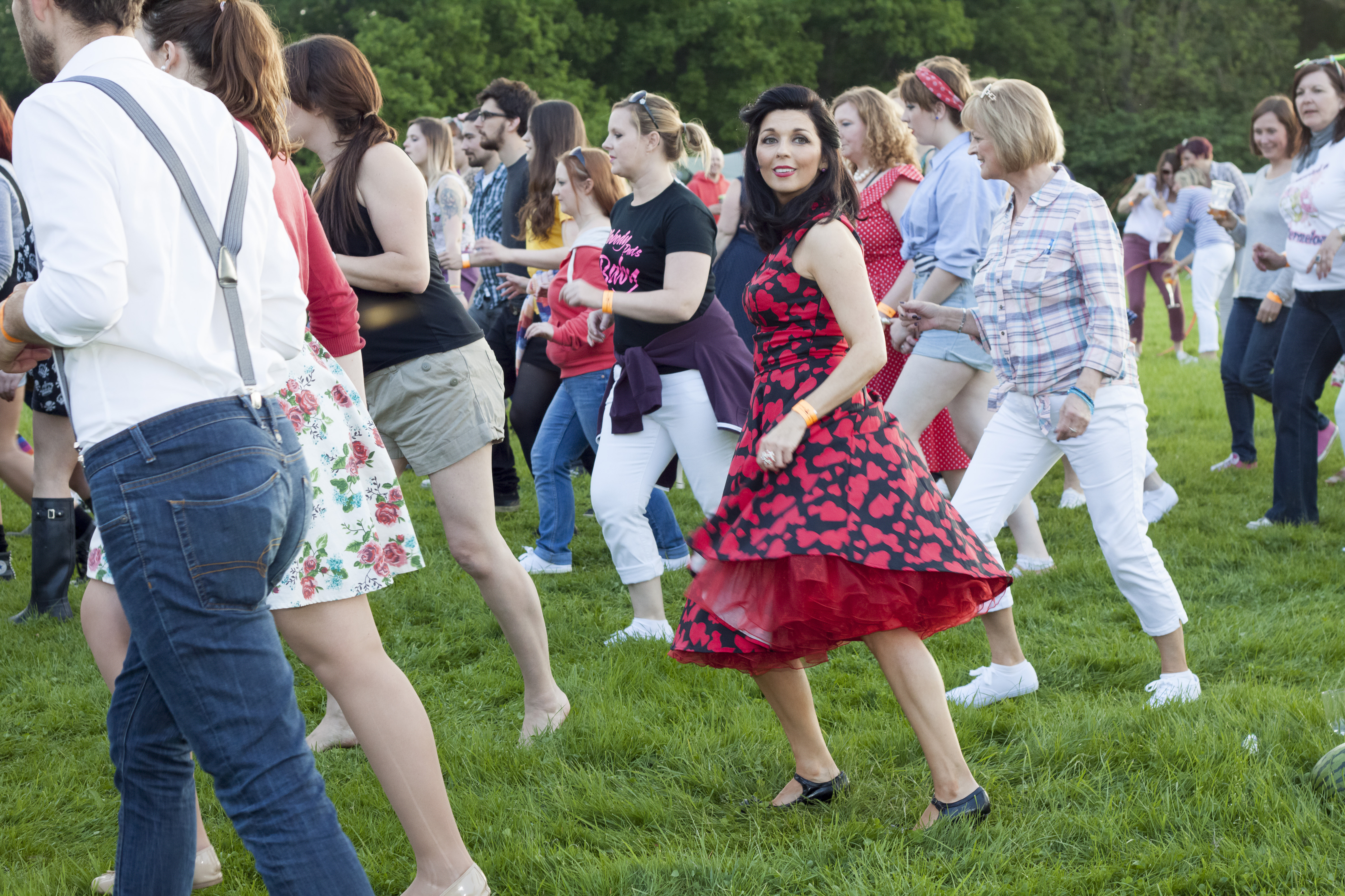 dancing crowd3